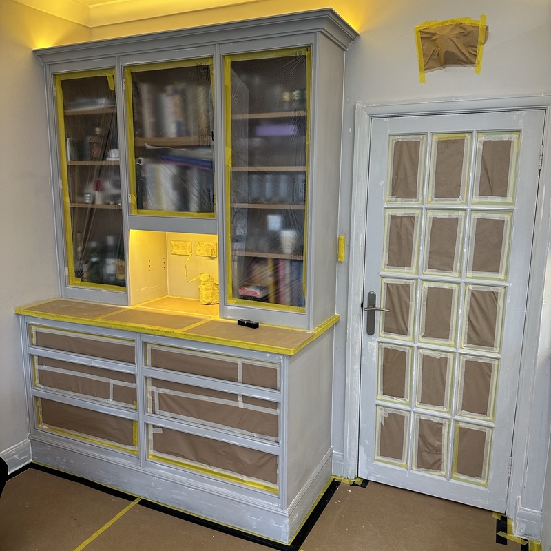 High-end kitchen cabinet refinishing spray and hand-painted kitchen specialist serving NW London