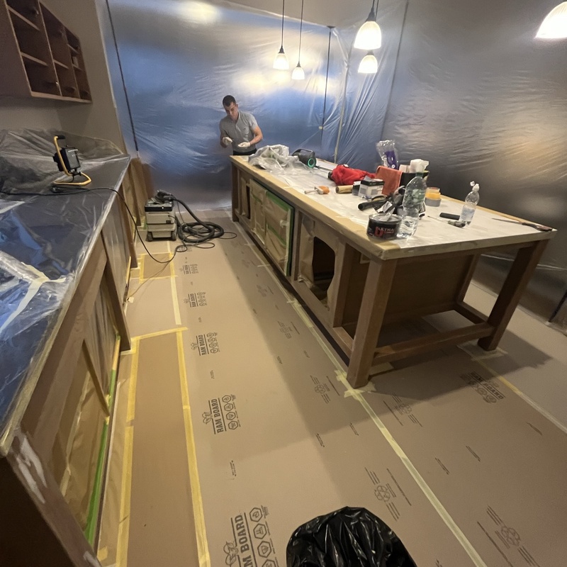 High-end kitchen cabinet refinishing spray and hand-painted kitchen specialist serving NW London