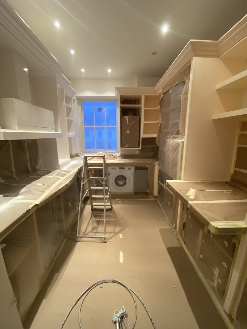 High-end kitchen cabinet refinishing spray and hand-painted kitchen specialist serving NW London