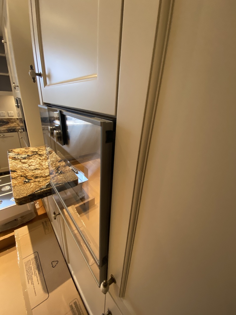 High-end kitchen cabinet refinishing spray and hand-painted kitchen specialist serving NW London