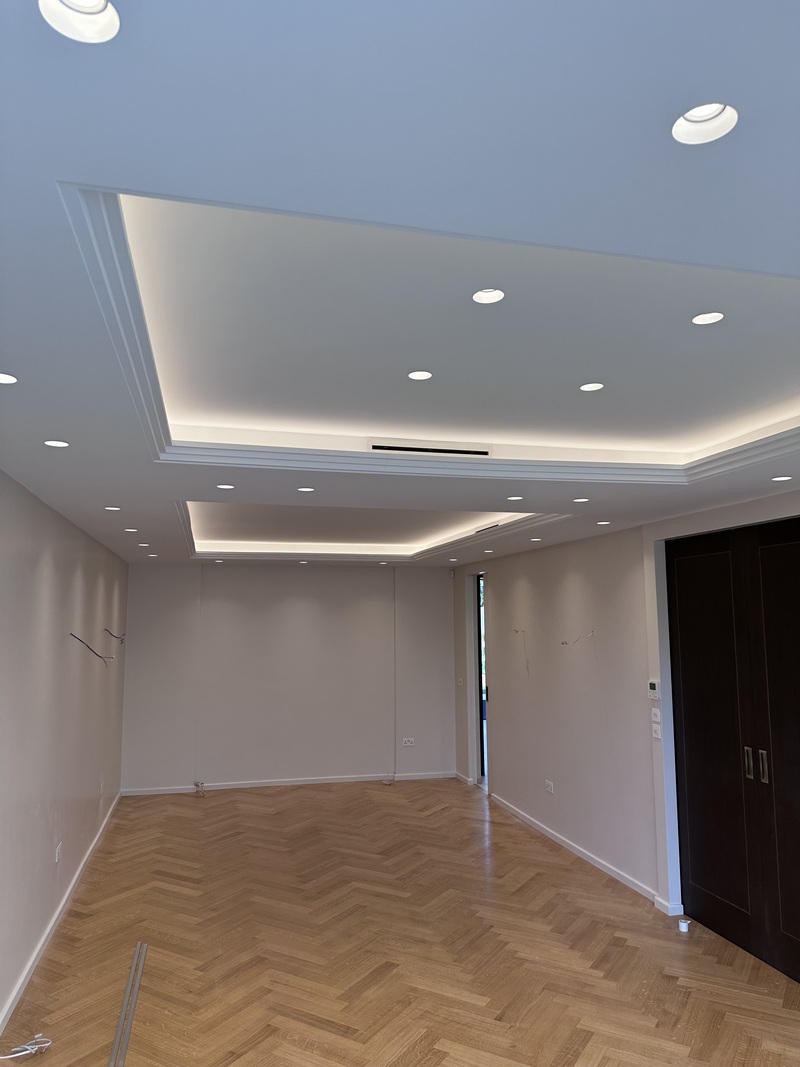 Commercial and residential decorating contractors specializing in premium oil and water-based finishe