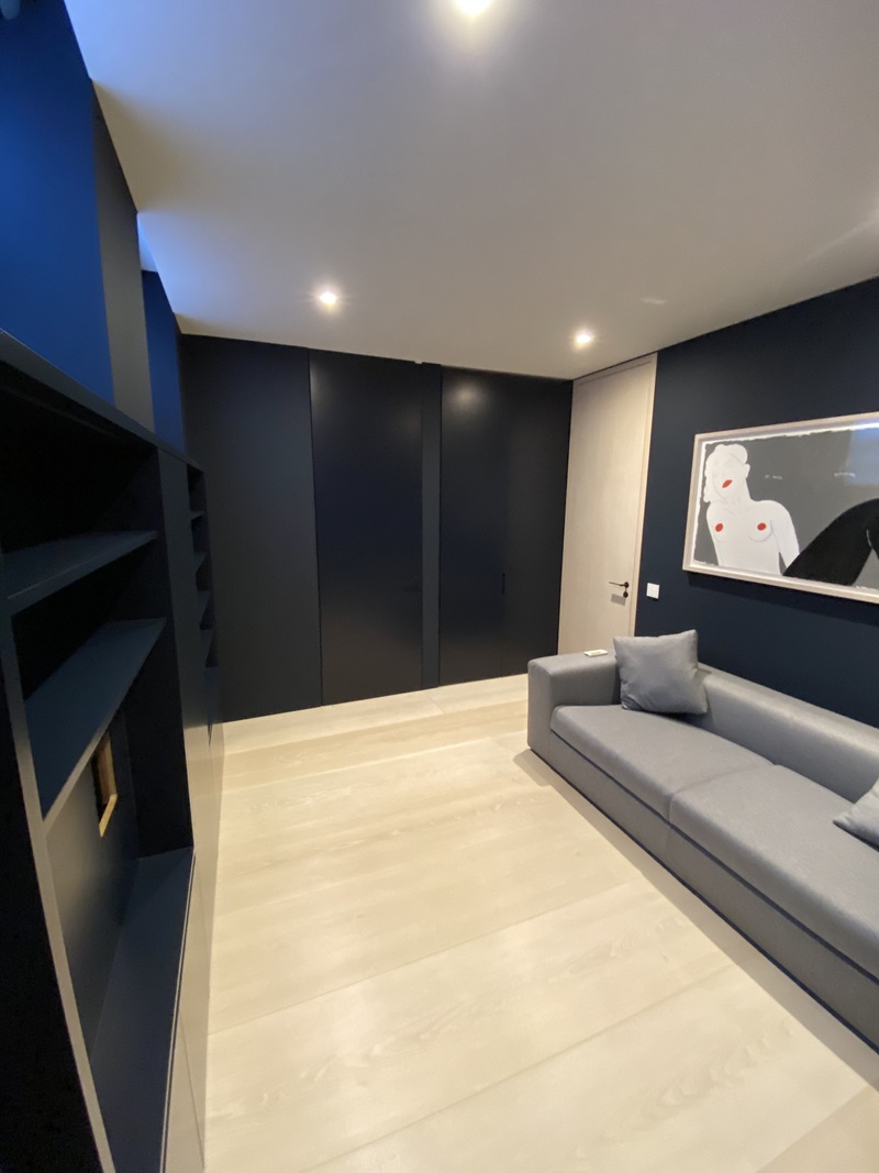 Professional MDF cabinet doors windows frames skirting boards spray painting for bespoke joinery and wardrobes in NW London by Kadeco Interiors.