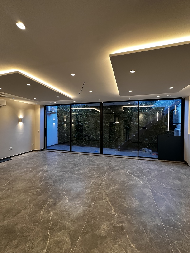 Commercial and residential decorating contractors specializing in premium oil and water-based finishe