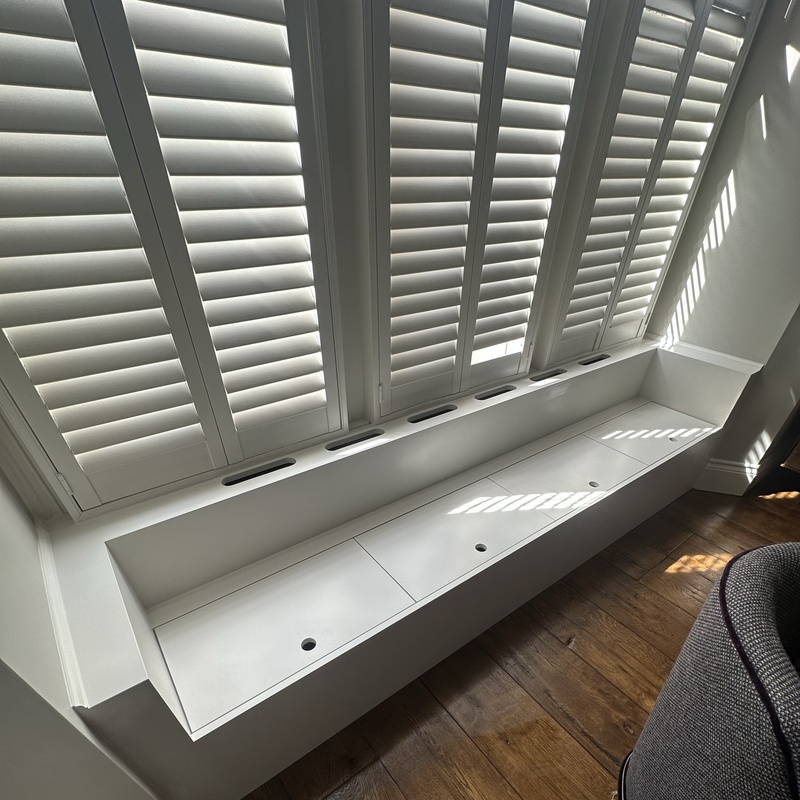 Professional MDF cabinet doors windows frames skirting boards spray painting for bespoke joinery and wardrobes in NW London by Kadeco Interiors.